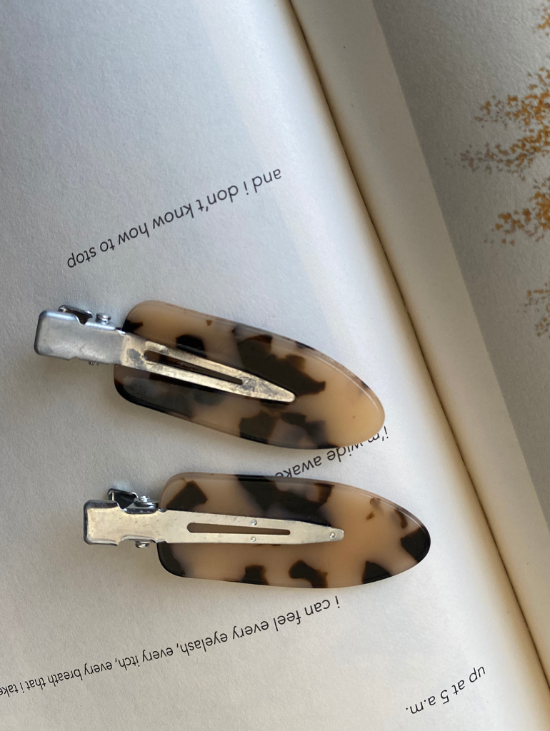 Feline Me Hair Clips in Light Tortoise